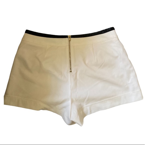 White shorts size small - Picture 3 of 5